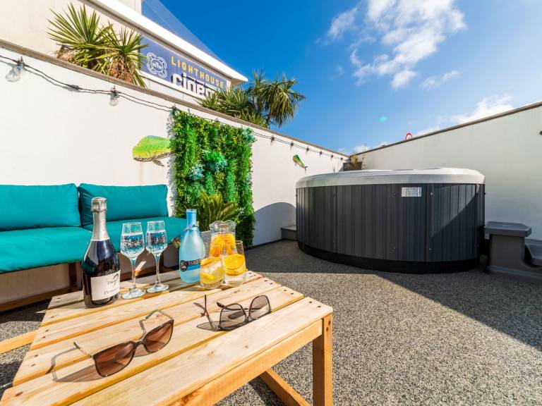 House with jacuzzi, garden & terrace — photo 3