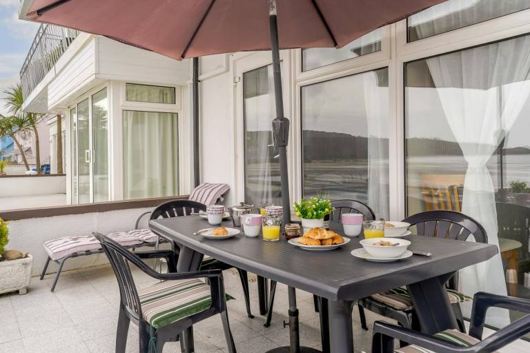 Family-friendly apartment | Water view | Beach nearby | Pets allowed — photo 4