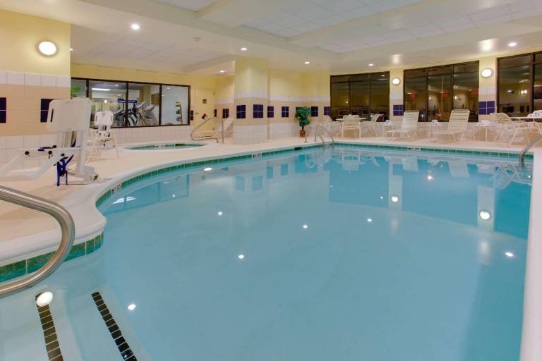 Hampton Inn & Suites Fredericksburg South — photo 2