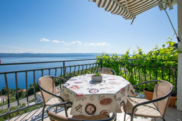 Holiday apartment with terrace & BBQ | Sea view in Omis
