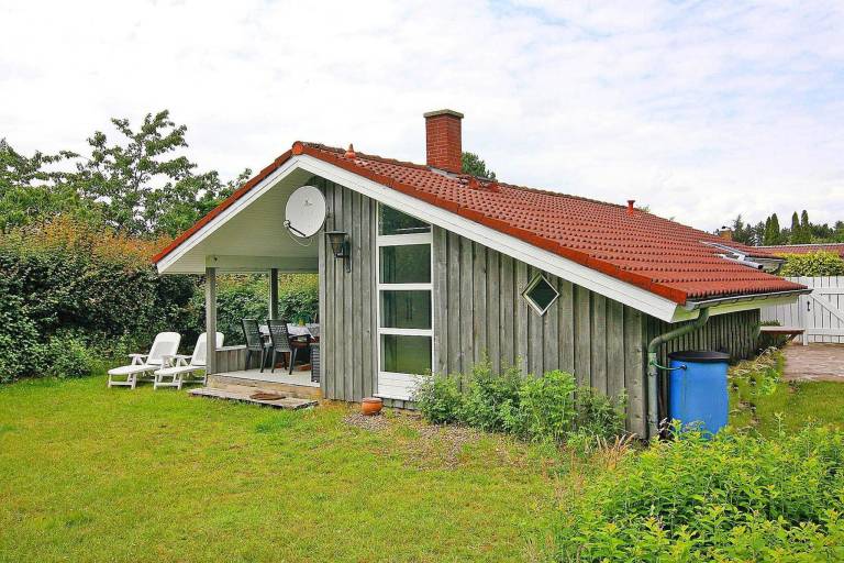 House with patio, garden & barbeque — photo 3