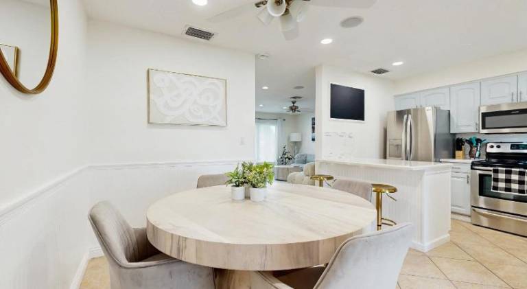 Vacation home with pool, terrace & jacuzzi — photo 4
