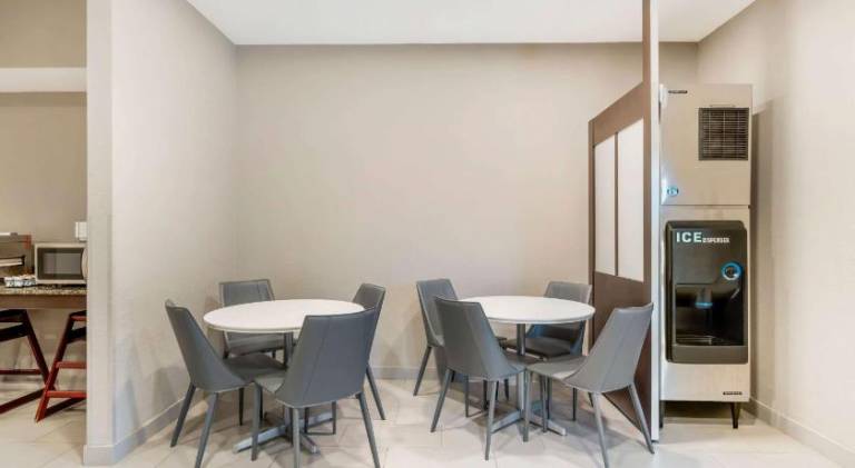 Microtel Inn & Suites by Wyndham Brooksville — photo 5