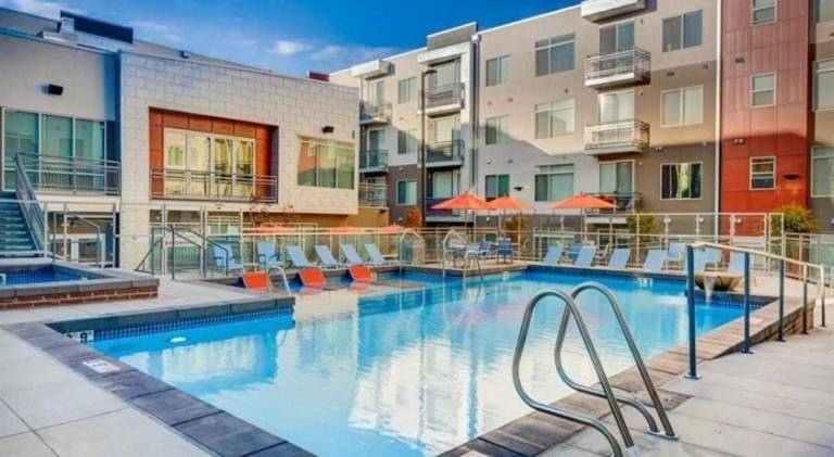 Modern Resort Styled 2BR Apt W Pool, Gym & Hot Tub in Salt