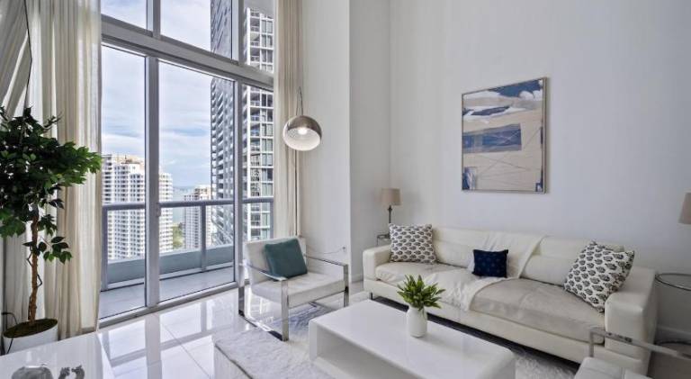 Holiday apartment with hot tub & pool | Near Bayfront Park — photo 3