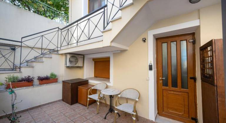 Holiday apartment with terrace & garden — photo 3