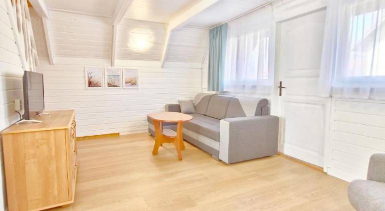 Lodge with jacuzzi, terrace & sauna — photo 2