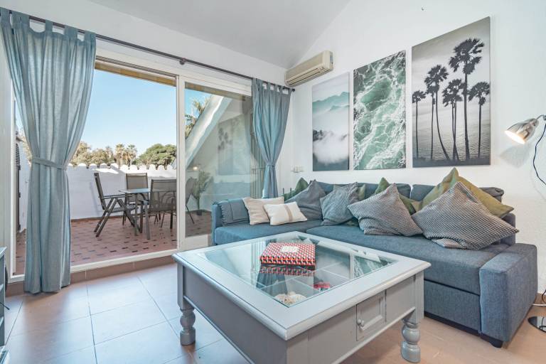 Holiday apartment with pool, yard & grill — photo 4
