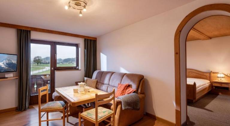 Holiday apartment with garden, barbeque & patio — photo 4