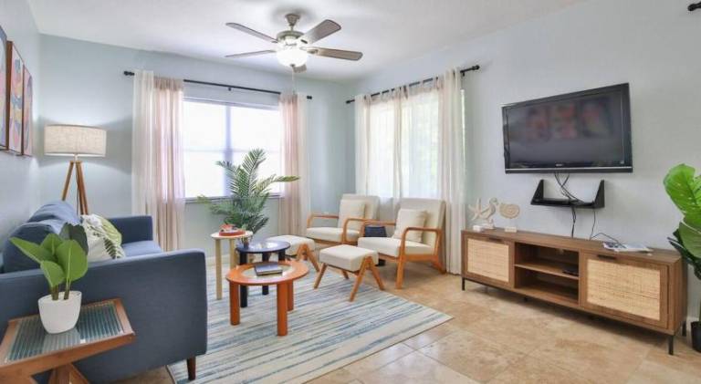 Villa with hot tub & barbeque | Suitable for remote work | Pets allowed — photo 2