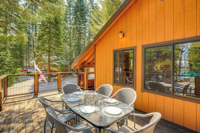 Cottage  Lake Almanor