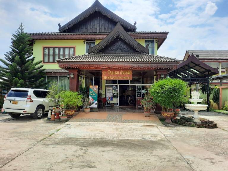 Khampaseuth Hotel in Vang