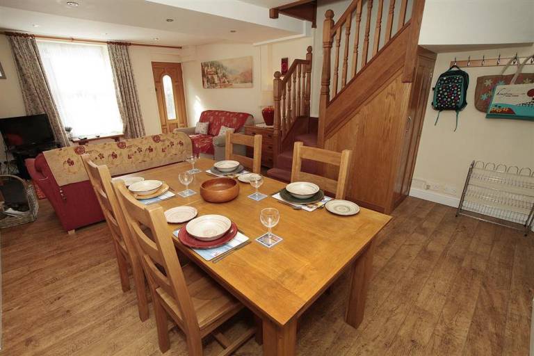 Cottage with garden — photo 3