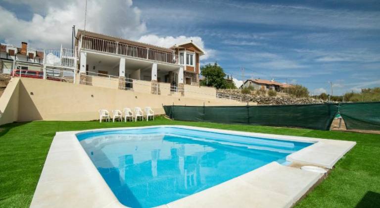 Apartment with barbecue, private pool & garden in Ávila