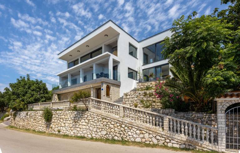 Seaside Bliss: Your Cozy Villa Getaway on Rab Island — photo 2