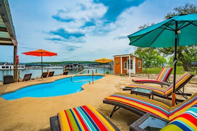 House Lakeway