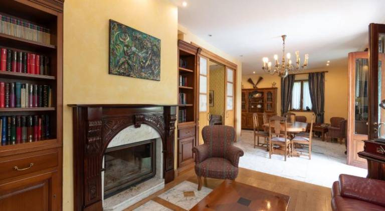 Villa with pool — photo 2