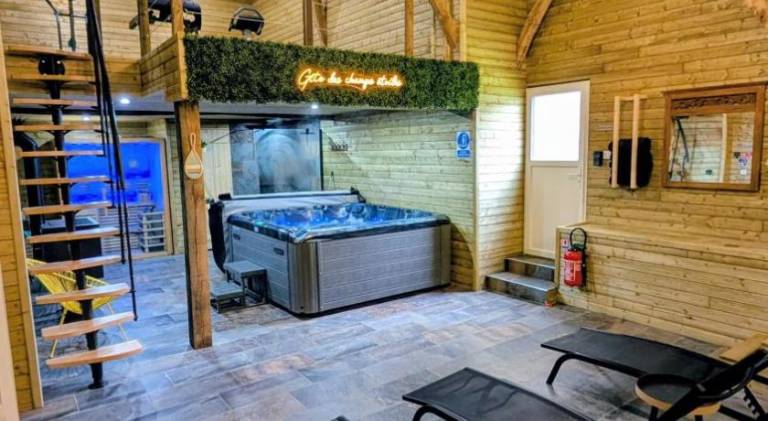 Vacation home with jacuzzi & pool — photo 5