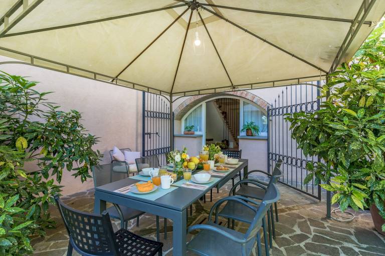 Villa with barbecue, private pool & garden | Pool view | Perfect for remote work — photo 4