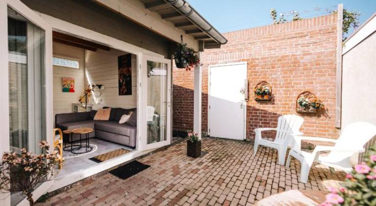 Rosa's Cottage, garden and free parking in Zandvoort