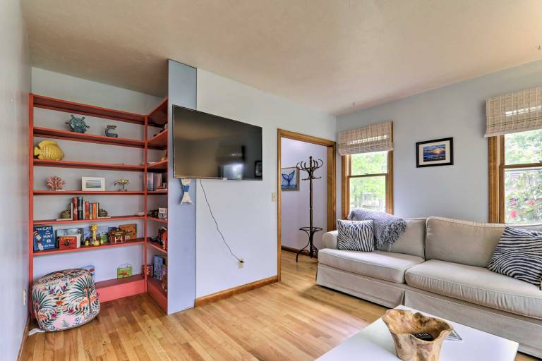 Walk to Main Street: Cottage w/ Sunroom in Hyannis — photo 5