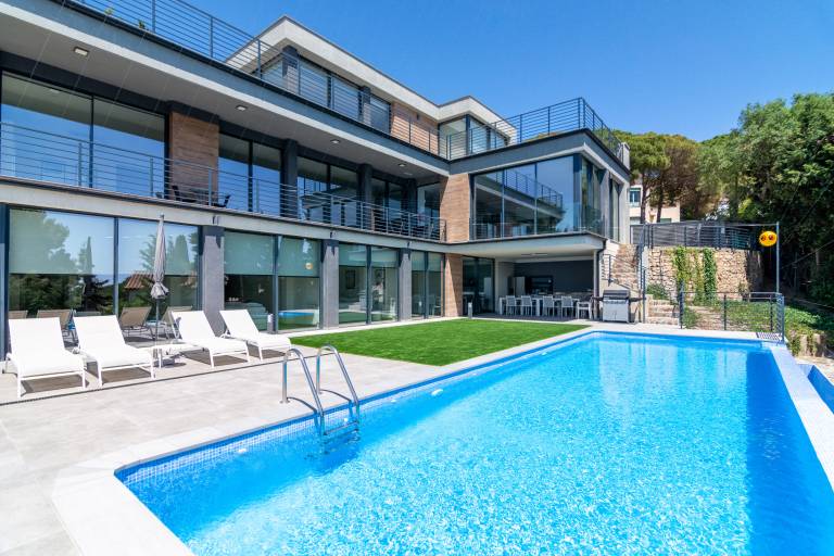 Ferienhaus in La Montgoda, Lloret de Mar f&uuml;r max. 16 Personen