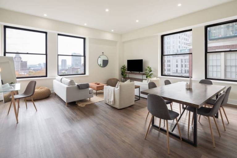 Sosuite Corner 3BR Apt w Park View W D Gym