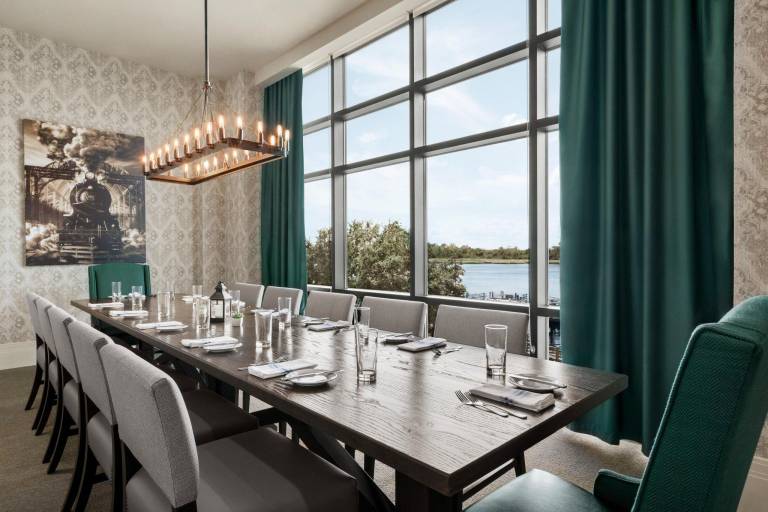 Embassy Suites by Hilton Wilmington Riverfront — photo 4