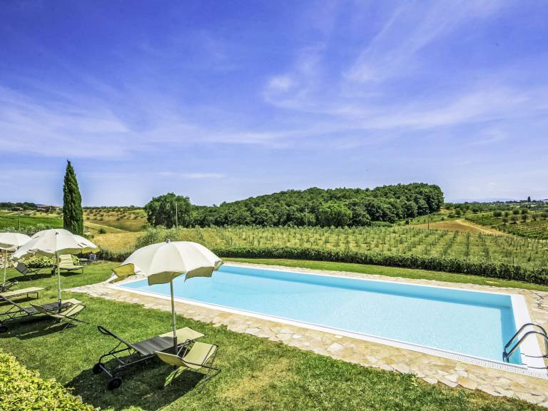House with patio, BBQ & pool — photo 2