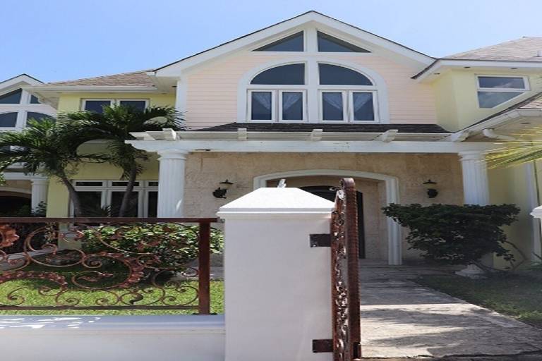Condo  Nassau
