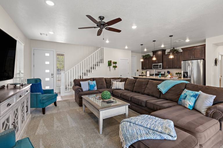 Child-friendly vacation home with private pool, grill & jacuzzi | Mountain view | Dogs allowed in Washington, UT