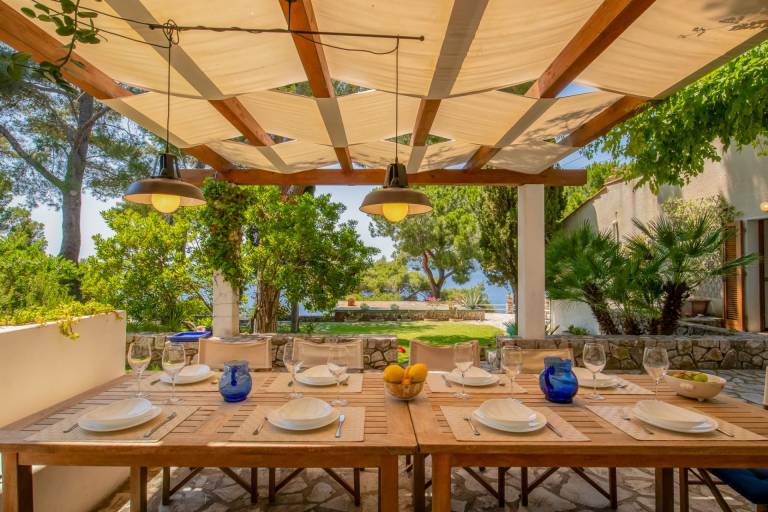 Villa with private pool, patio & yard — photo 3