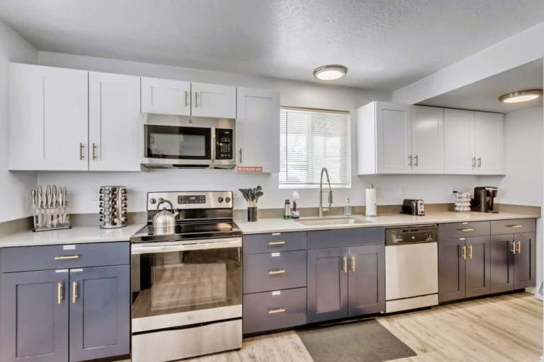 Cozy 2BR Apt w Parking near Downtown SLC