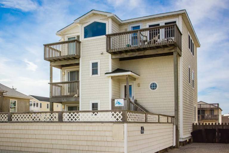 Sea Spray 80 ft from the beach Dog Friendly, Private Pool, Hot Tub Kitty Hawk — photo 2