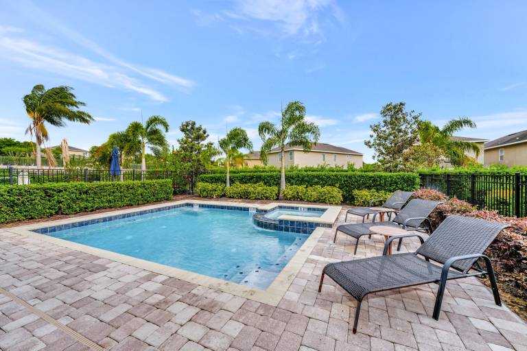 Vacation home with private pool — photo 3