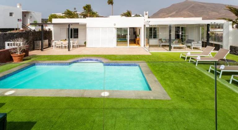 Fully equipped lovely villa with private pool, barbecue & patio | Pets are welcome in Yaiza