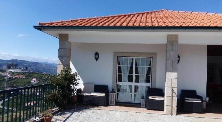 Fully equipped pleasant house with garden, barbeque & terrace | Perfect for remote work | Pets are welcome in Viseu