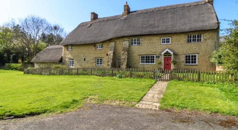 House with 5 rooms for 10 persons in Milton Keynes