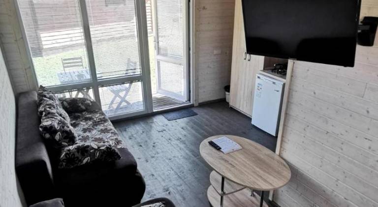 Lodge with patio & BBQ — photo 2