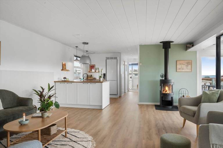 Vacation home with barbeque & patio | Sea view — photo 4