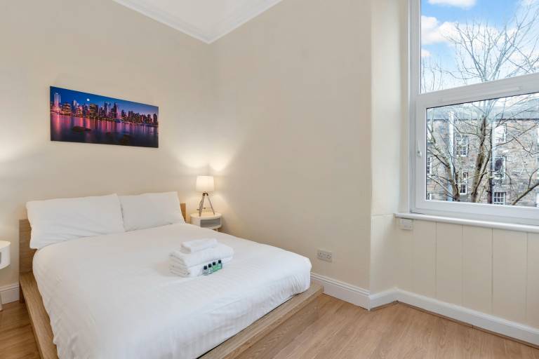 Child-friendly holiday apartment | Close to Edinburgh Castle | City view | Dogs allowed — photo 4