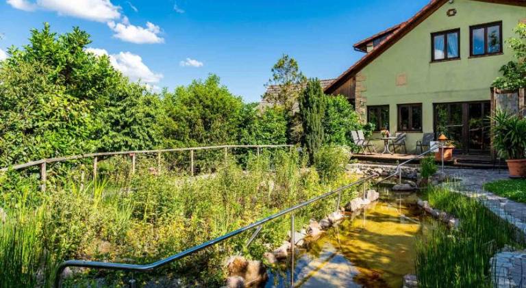 Landhotel Gut Wildberg mit Badeteich und großem Garten — photo 3
