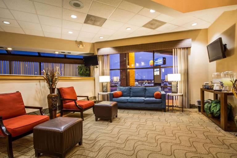 Comfort Inn & Suites Madison - Airport — photo 2