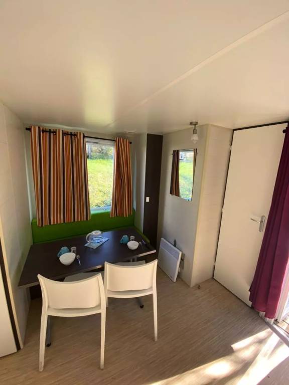 Beautiful mobile home with patio, heated pool & yard | Dogs allowed — photo 3