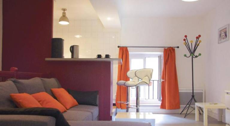 Apartment with 1 room for 4 persons in Autun