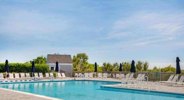 Vacation home with jacuzzi & pool — photo 4