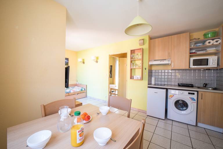 Family-oriented pleasant rental apartment with pool & patio | Sea view | Dogs allowed — photo 4