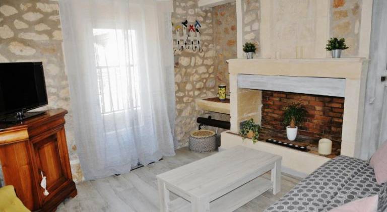 Fully equipped vacation home with garden, hot tub & terrace | Pets allowed — photo 2