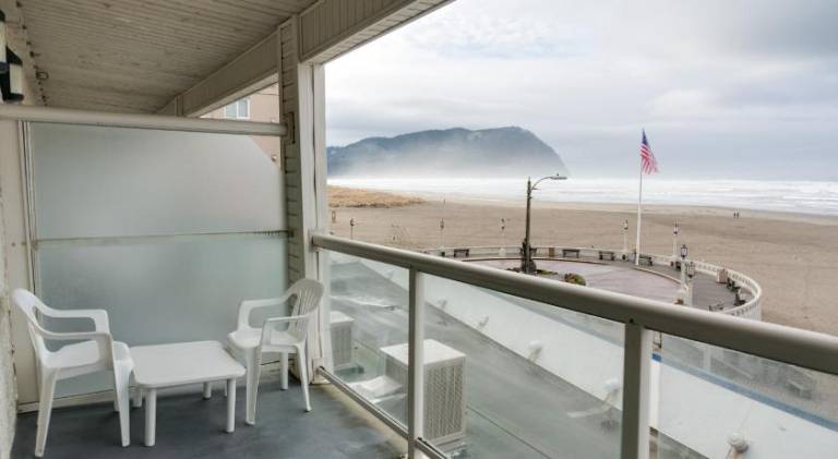 Promenade Inn & Suites Oceanfront — photo 3