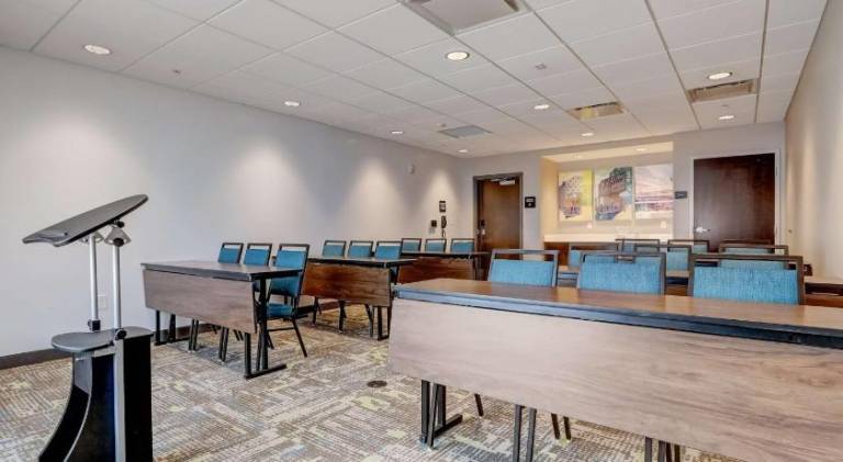 Hampton Inn and Suites by Hilton Cincinnati Midtown Rookwood — photo 4